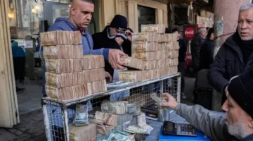 قفزة في سعر الدولار مقابل الدينار العراقي داخل السوق السوداء اليوم الأحد